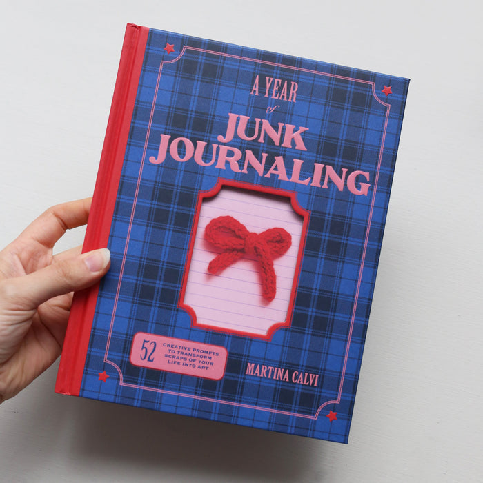BOOK 'A YEAR OF JUNK JOURNALING'