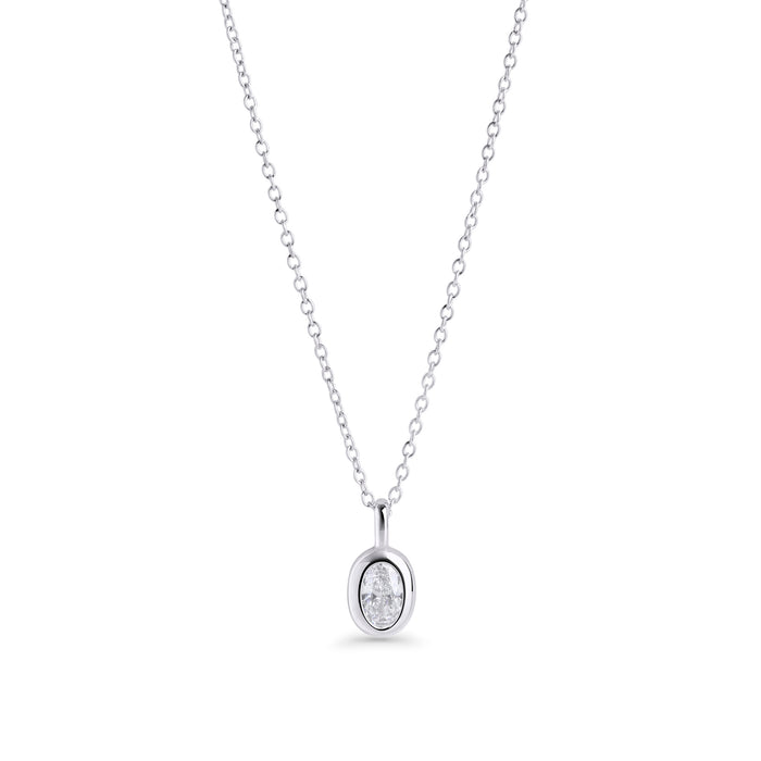 A silver chain necklace with a small oval clear stone pendant, shown on a clean white background. Waterproof, stainless steel and allergy free. By MIAJWL.

Collier à chaîne argentée avec petit pendentif serti d'une pierre transparente ovale, présenté sur fond blanc épuré. Résistant à l'eau, en acier inoxydable et hypoallergénique. Par MIAJWL.