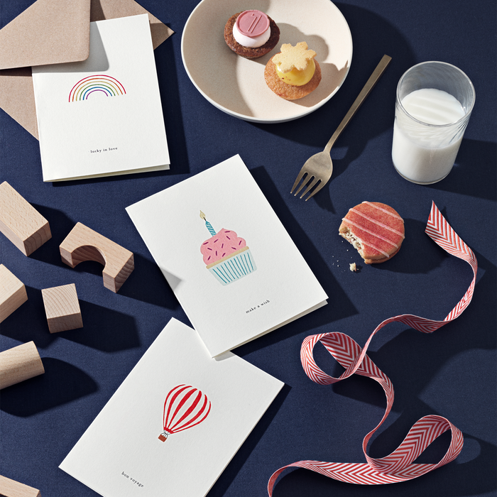 Greeting cards with sweet illustrations and cakes.