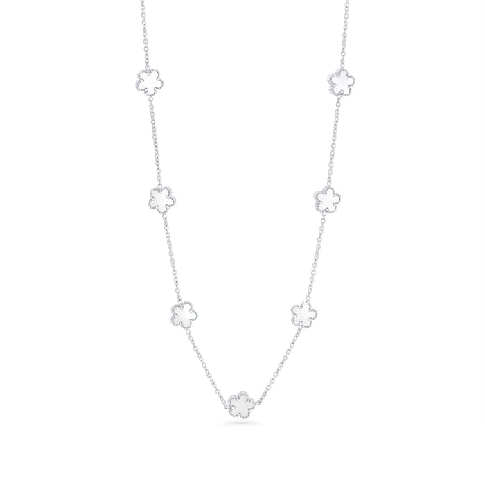 A silver chain necklace with white mother-of-pearl flower charms spaced along the chain, shown on a clean white background. Waterproof, stainless steel and allergy free. By MIAJWL.

Collier à chaîne argentée orné de fleurs blanches nacrées réparties le long de la chaîne, présenté sur fond blanc épuré. Résistant à l'eau, en acier inoxydable et hypoallergénique. Par MIAJWL.
